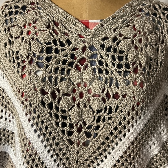 NWOT Hand-crocheted Wool Poncho - S/M - Picture 4 of 6